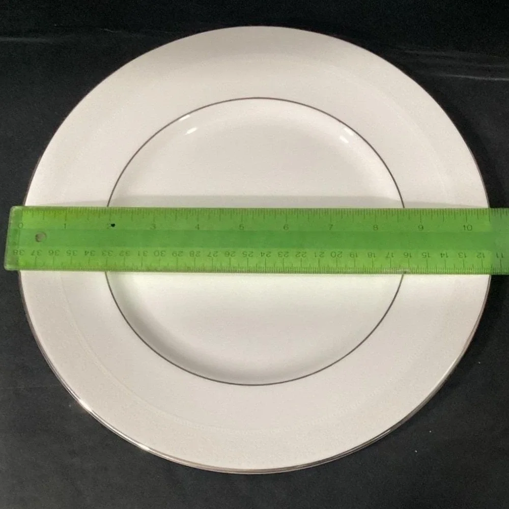 Royal Doulton‎ Amulet Dinner Plates, Set of 2, Vtg White Floral Fine Bone China